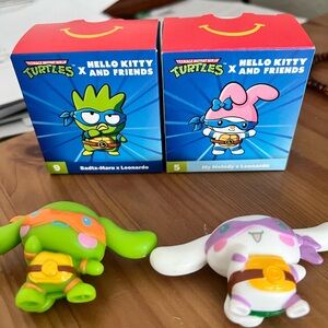 Hello Kitty x TMNT Figurines